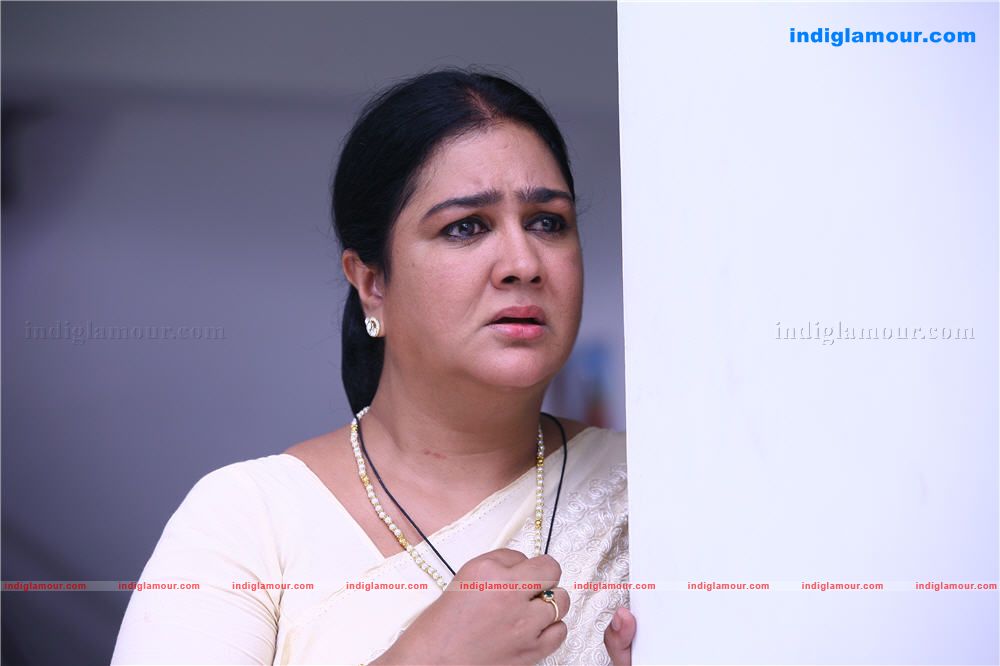Ponnu Kondoru Aalroopam Movie hd photo
