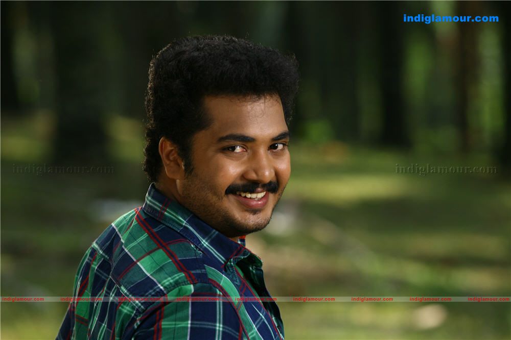 Ponnu Kondoru Aalroopam Movie hd photo