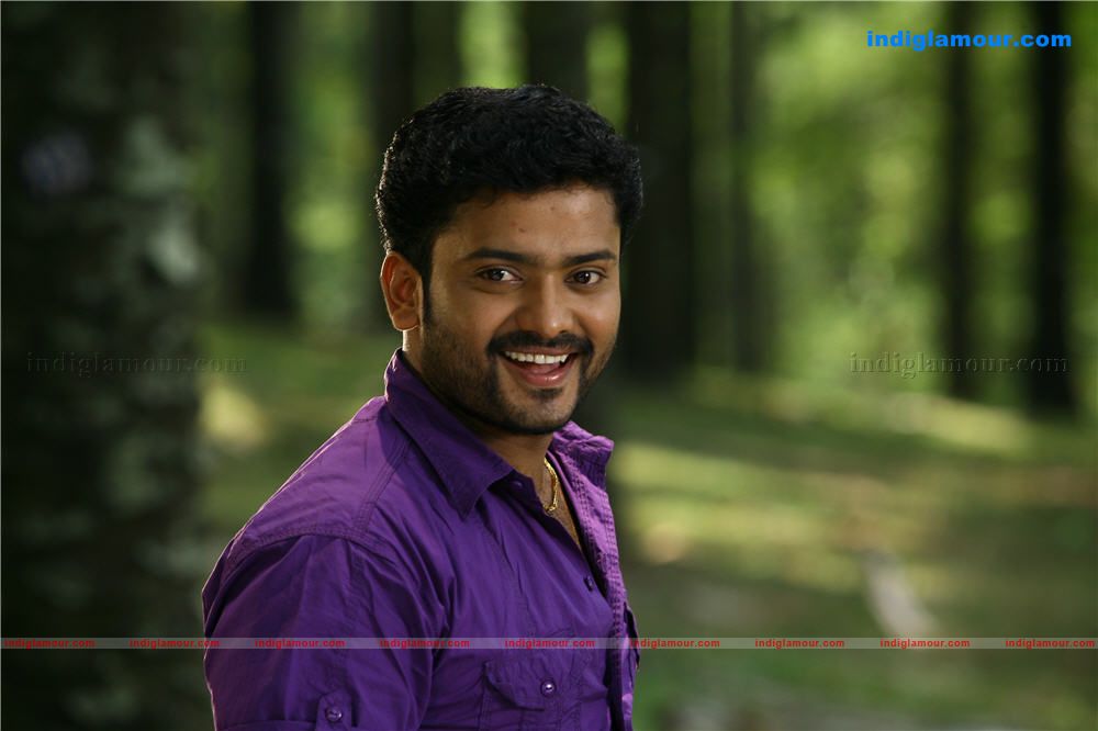 Ponnu Kondoru Aalroopam Movie hd photo