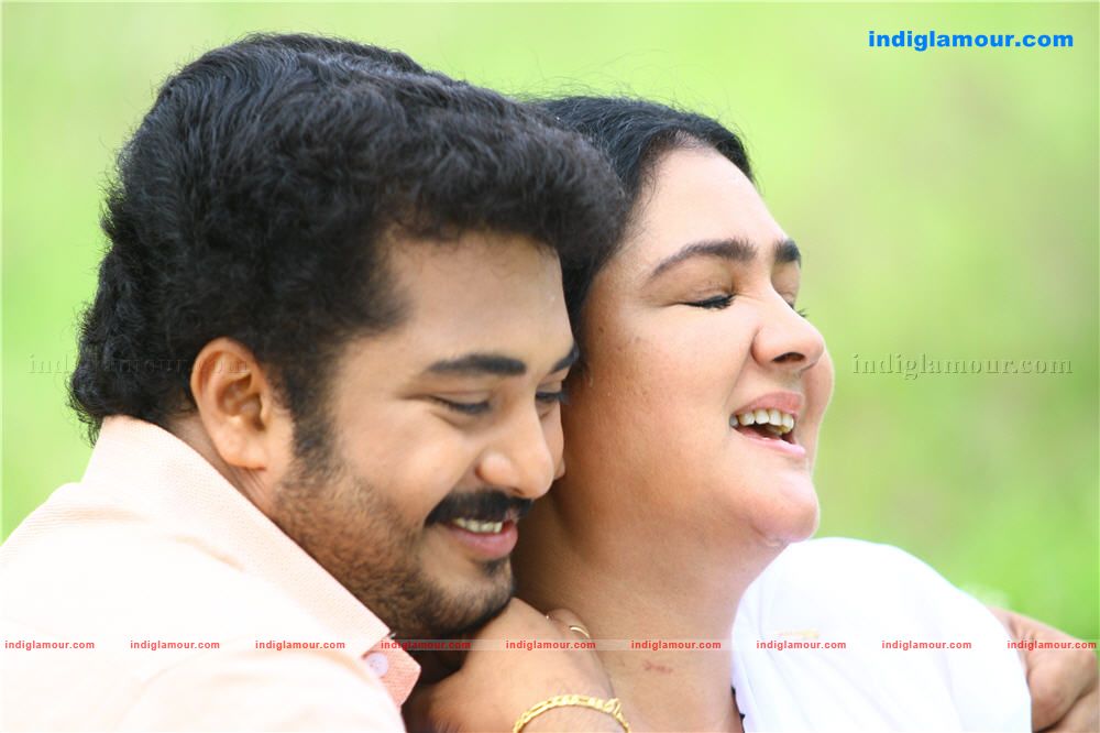 Ponnu Kondoru Aalroopam Movie hd photo