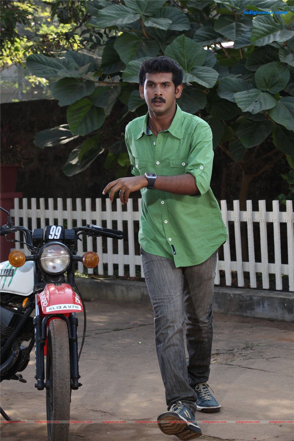 Aan Piranna Veedu Movie hd photo