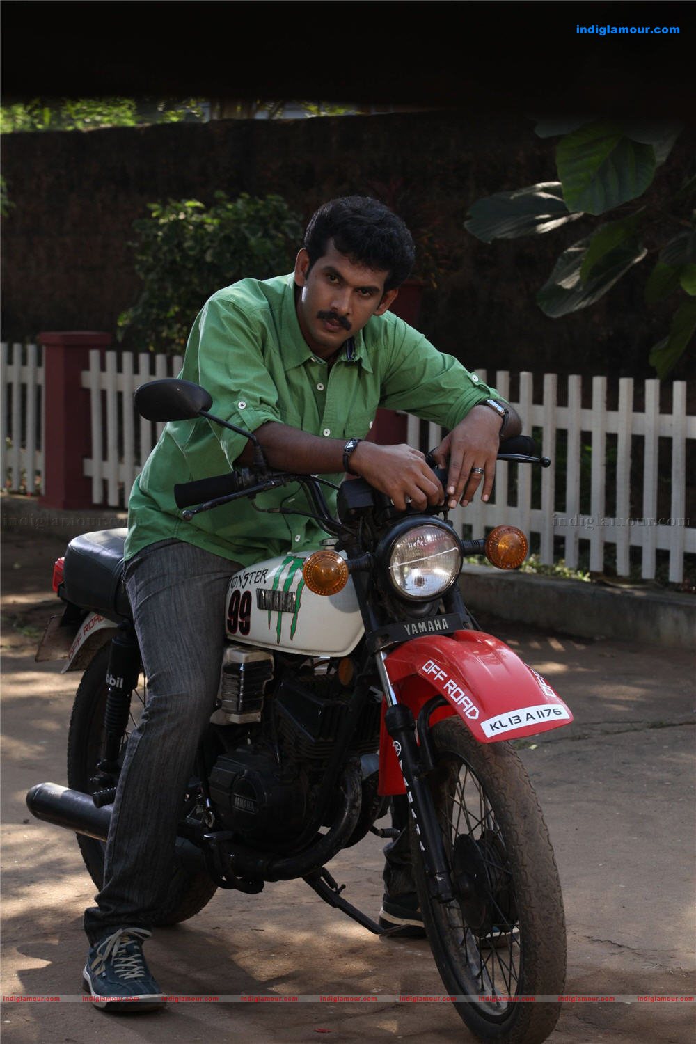 Aan Piranna Veedu Movie hd photo