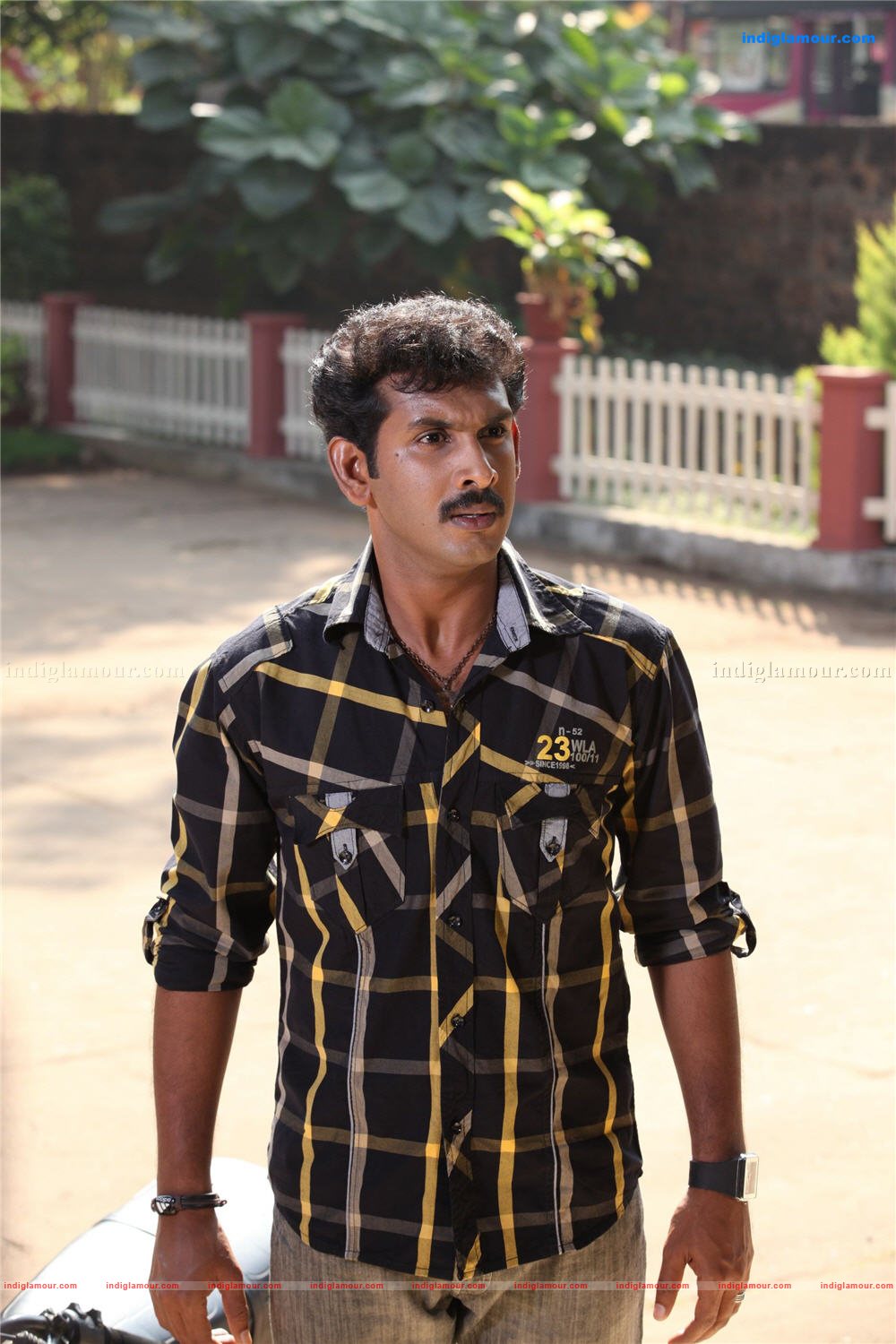 Aan Piranna Veedu Movie hd photo