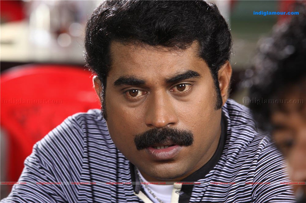 Aan Piranna Veedu Movie hd photo