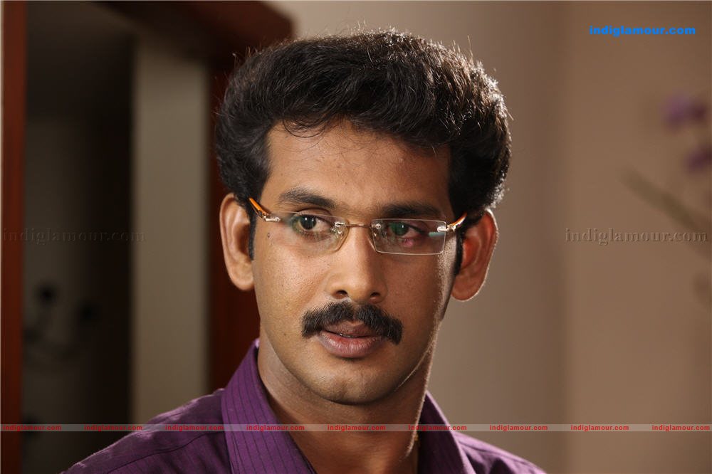 Aan Piranna Veedu Movie hd photo