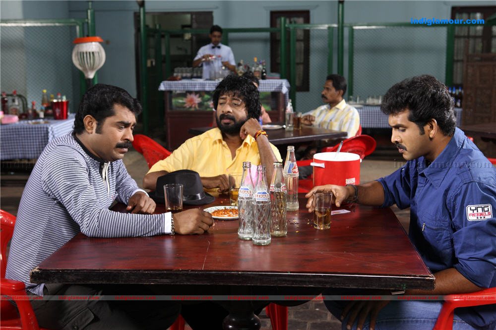 Aan Piranna Veedu Movie hd photo