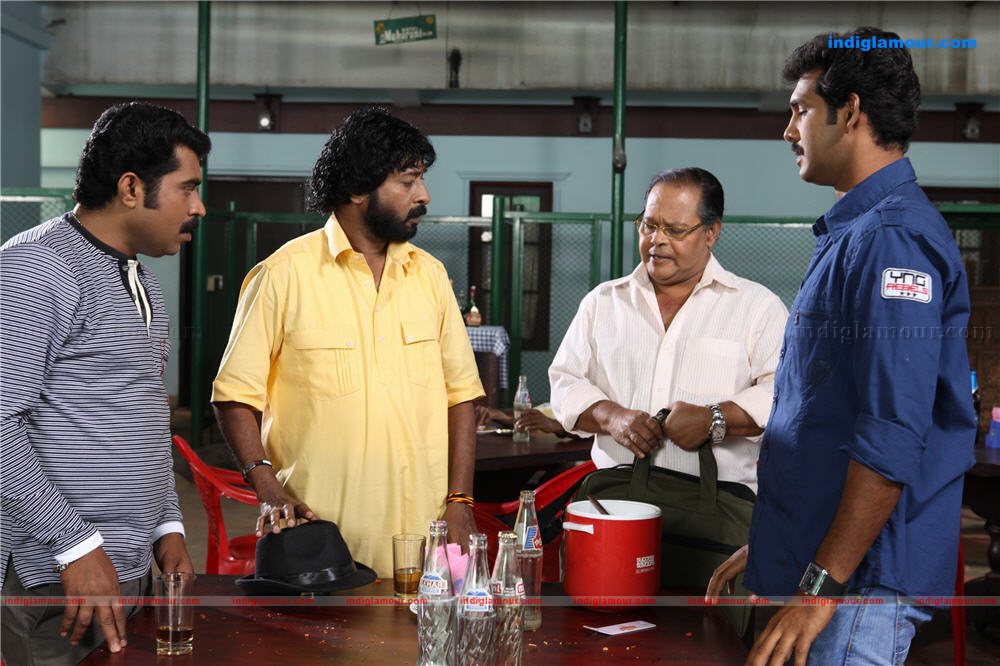 Aan Piranna Veedu Movie hd photo
