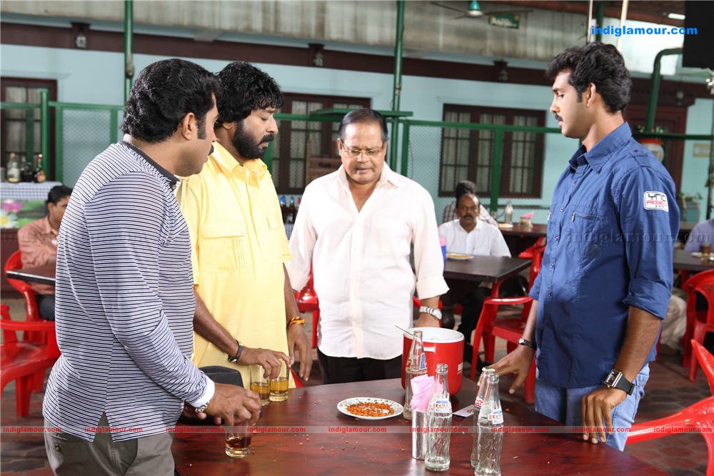 Aan Piranna Veedu Movie hd photo