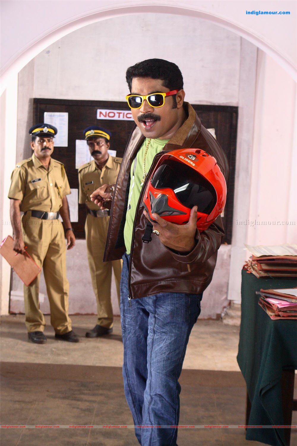 Lucky Jokkers Movie hd photo