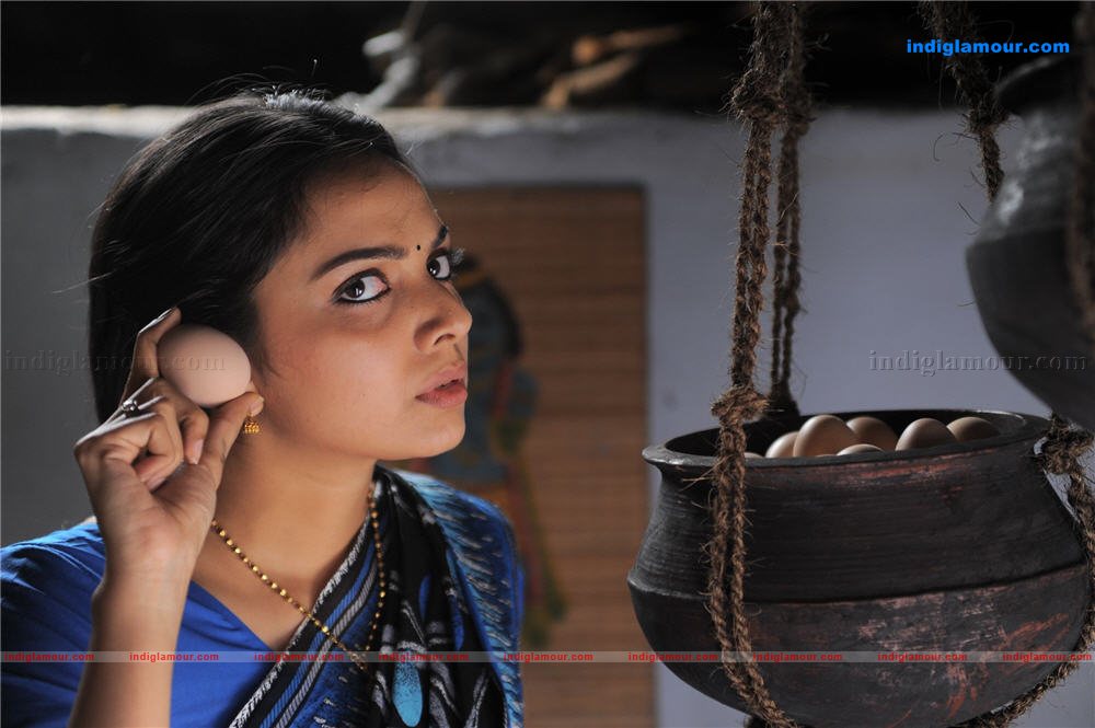 Manikyakallu Movie hd photo
