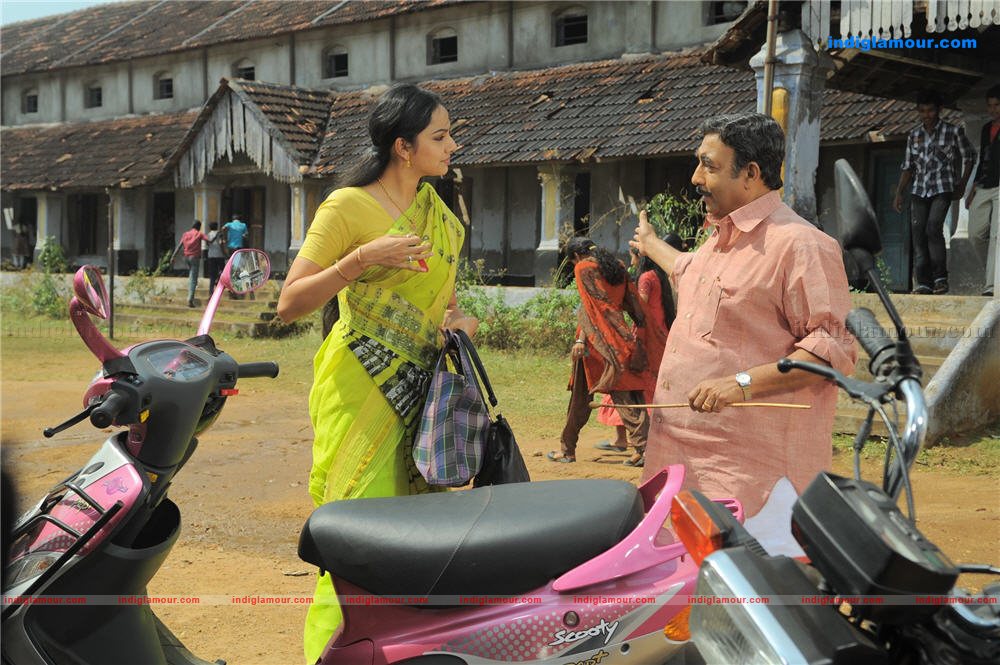 Manikyakallu Movie hd photo