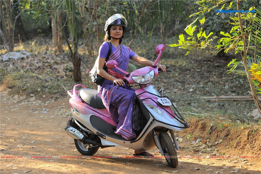 Manikyakallu Movie hd photo