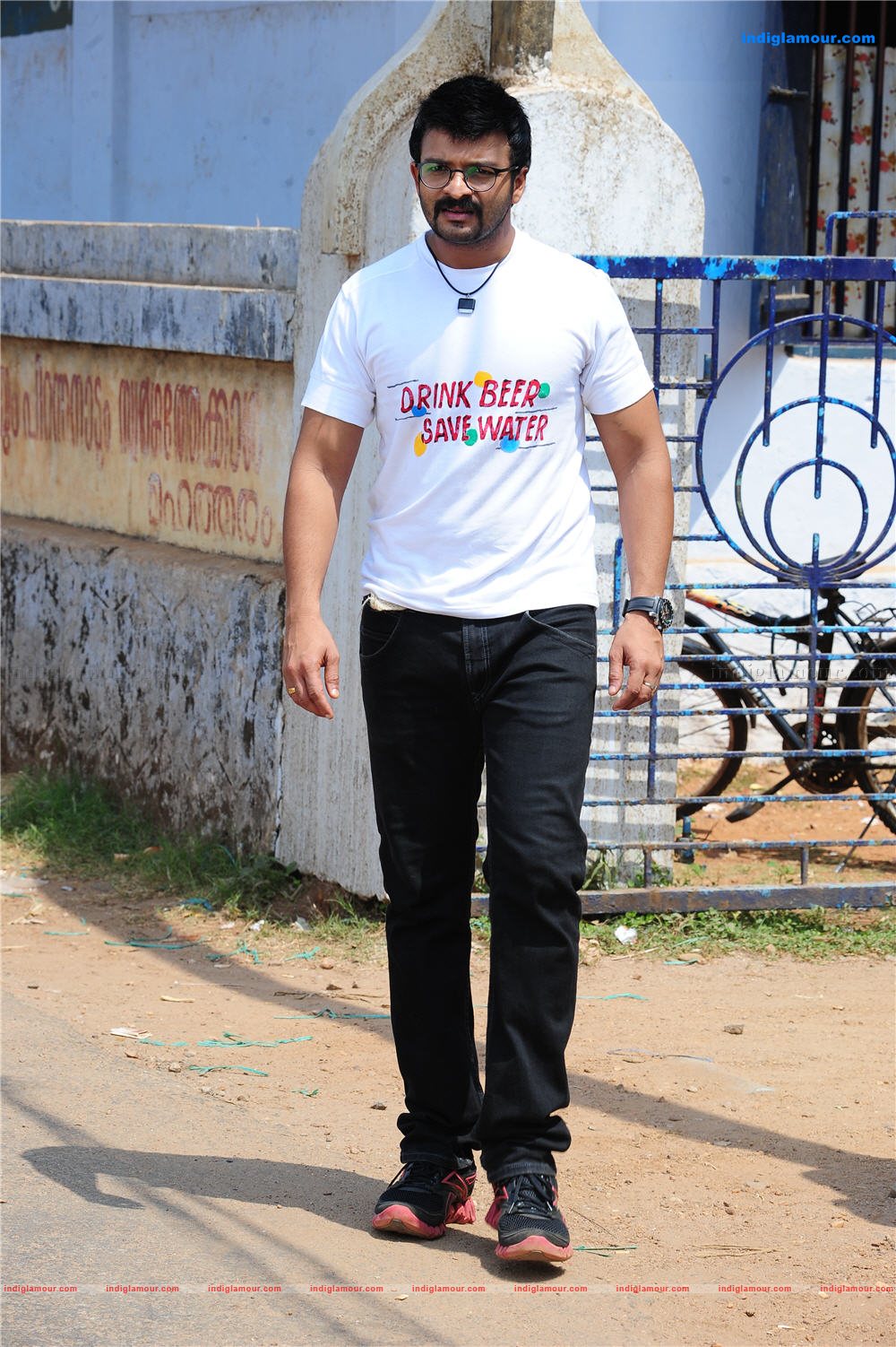 Vadhyar Movie hd photo