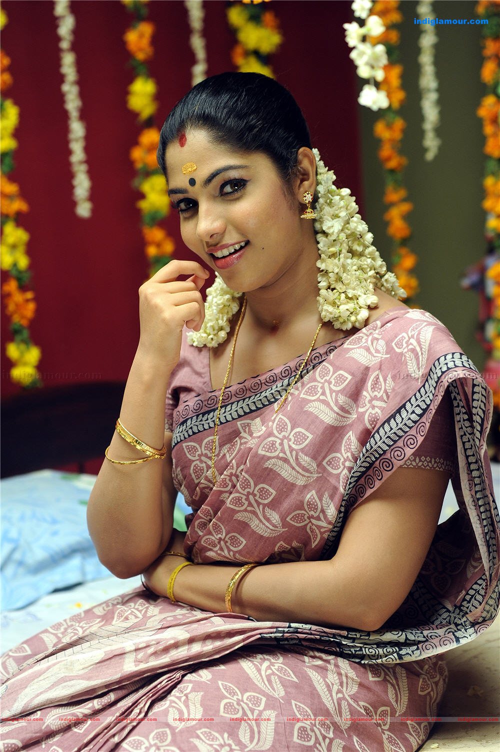 Ee Thirakkinidayil Movie hd photo