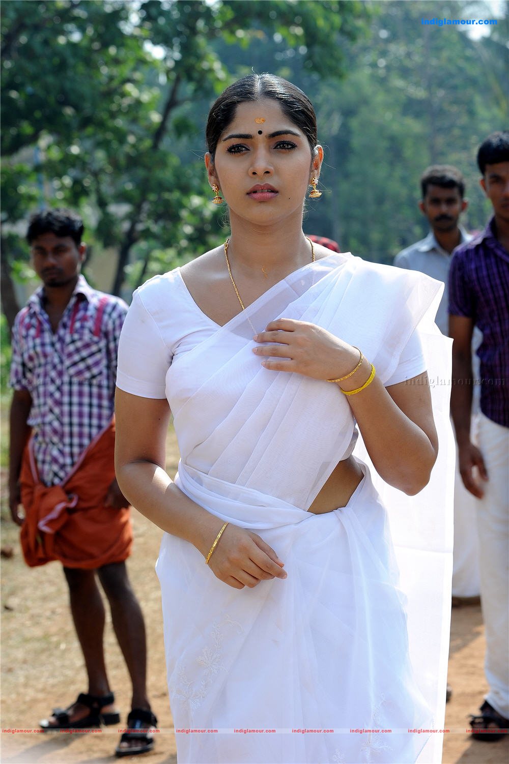 Ee Thirakkinidayil Movie hd photo
