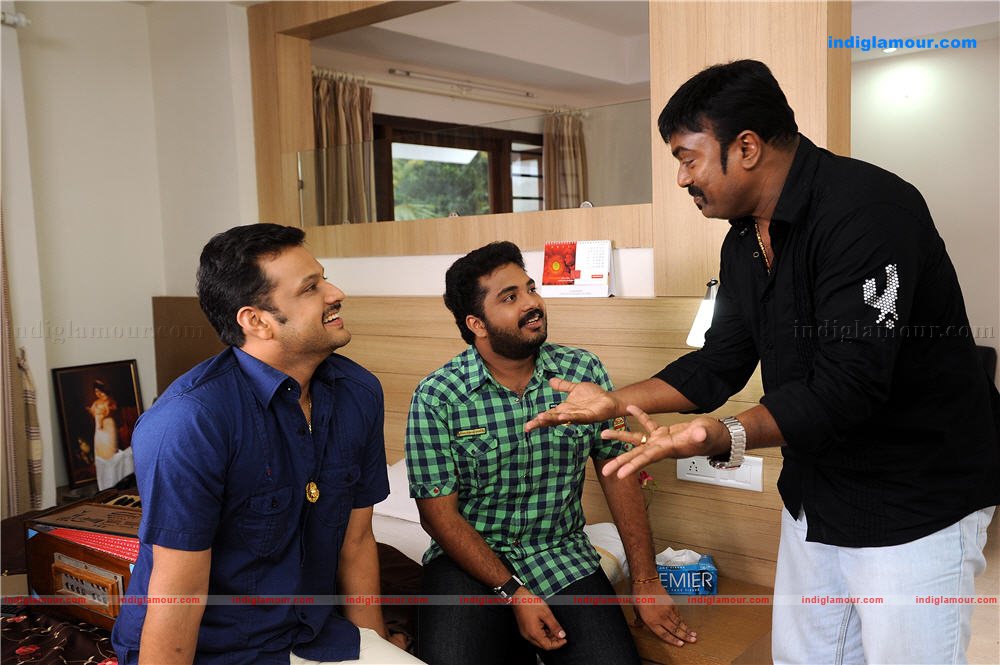 Ee Thirakkinidayil Movie hd photo