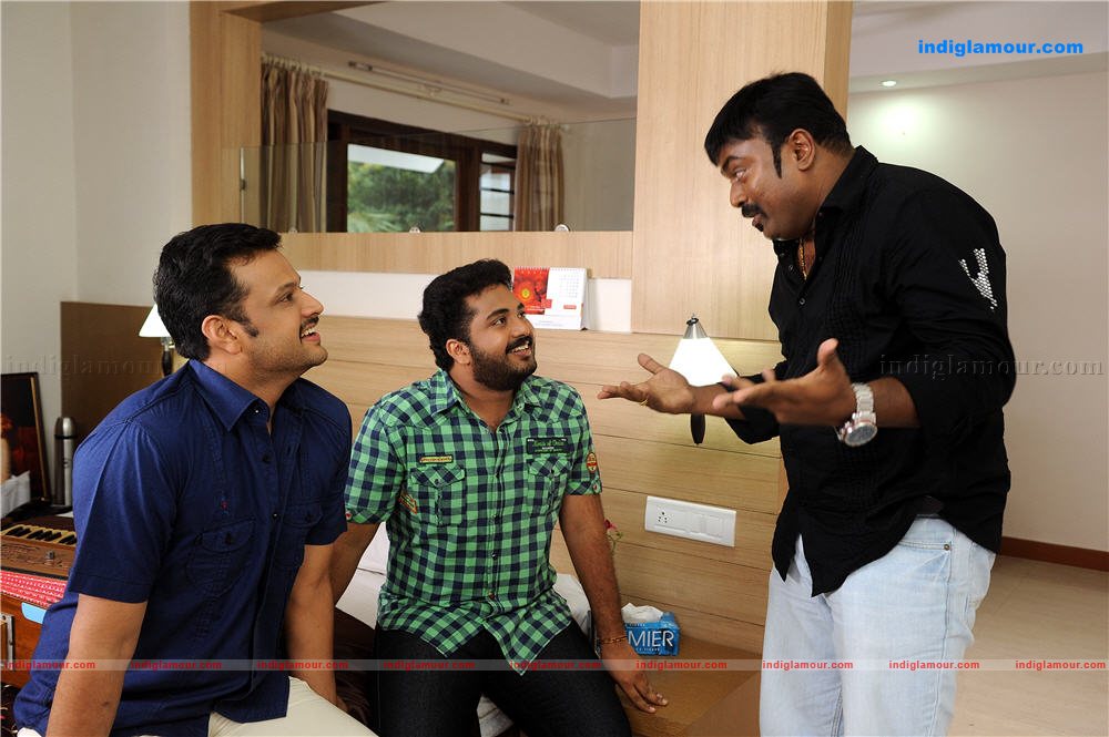 Ee Thirakkinidayil Movie hd photo
