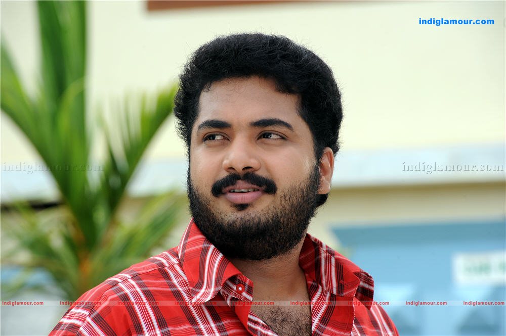 Ee Thirakkinidayil Movie hd photo