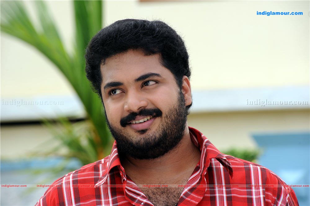 Ee Thirakkinidayil Movie hd photo
