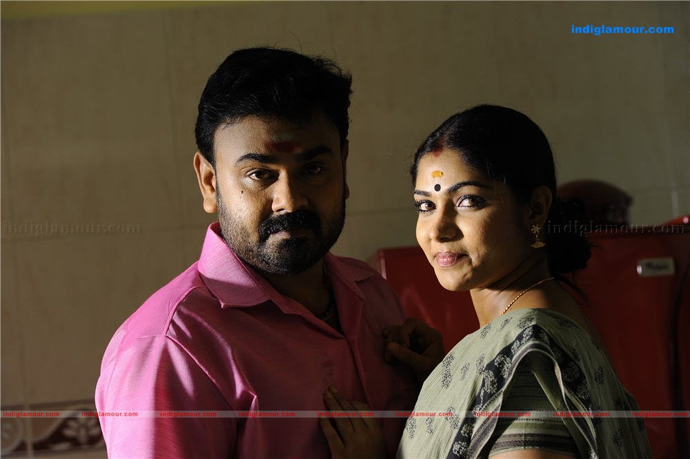 Ee Thirakkinidayil Movie hd photo