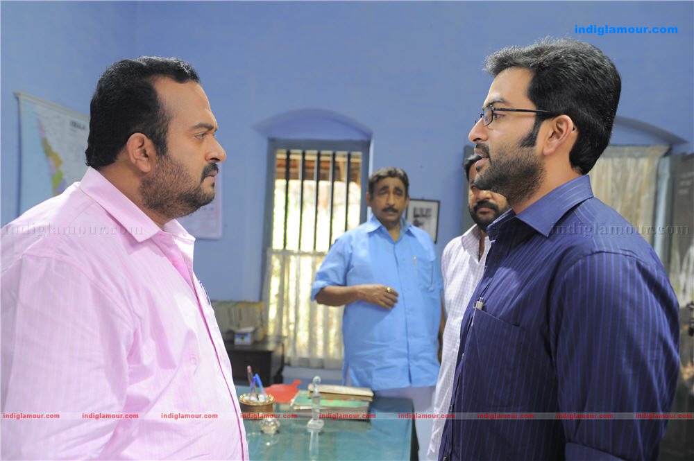 Manikyakallu Movie hd photo