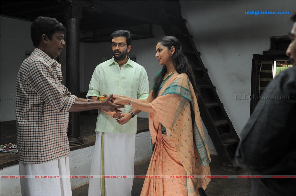 Manikyakallu Movie hd photo
