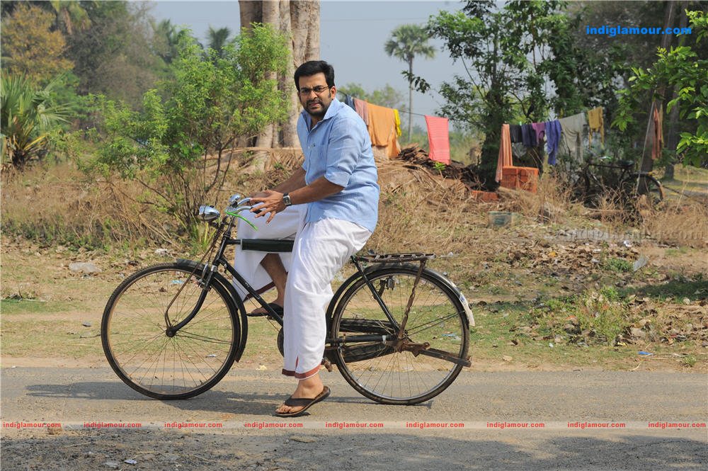 Manikyakallu Movie hd photo