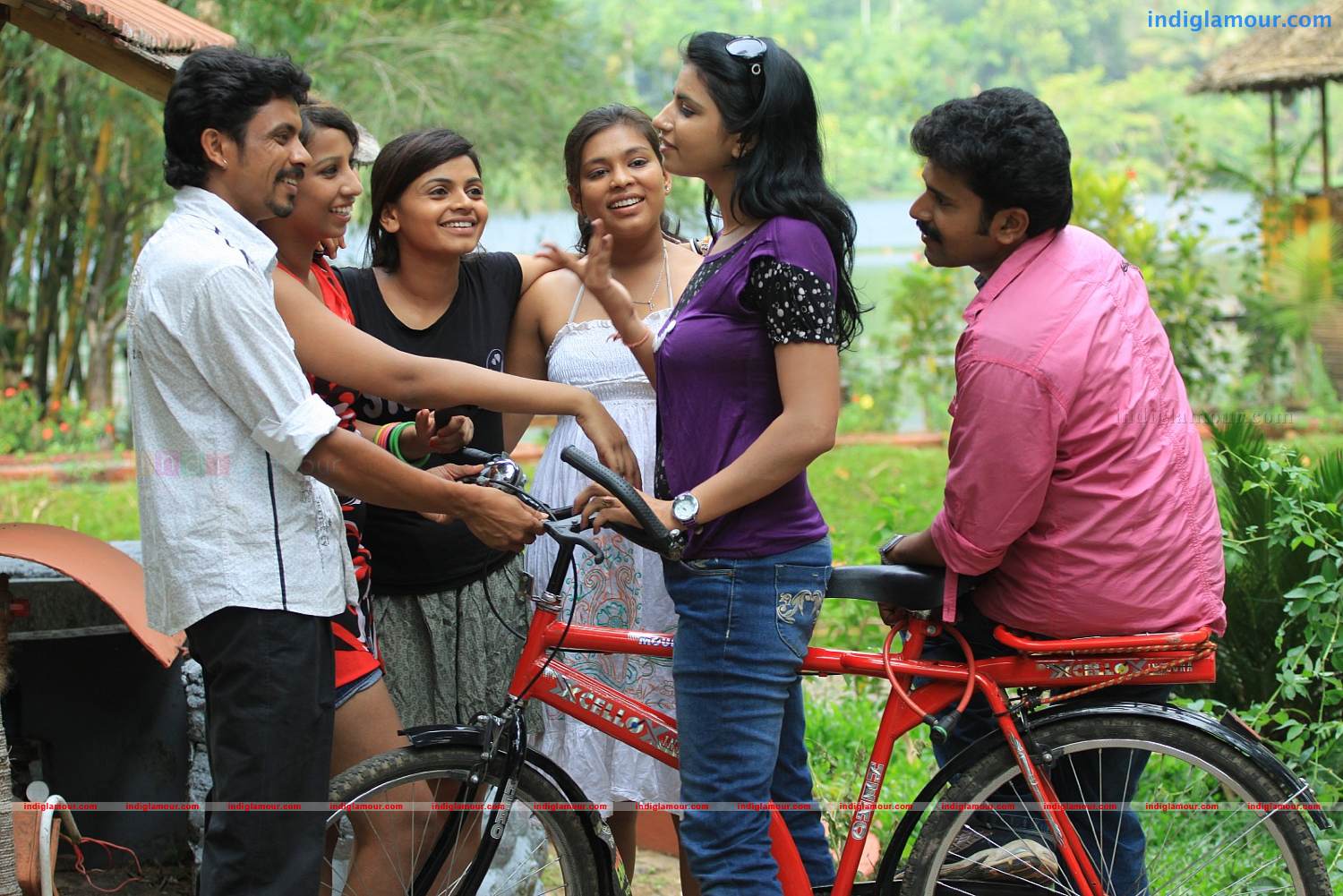 Kaathalparavakal Movie hd photo