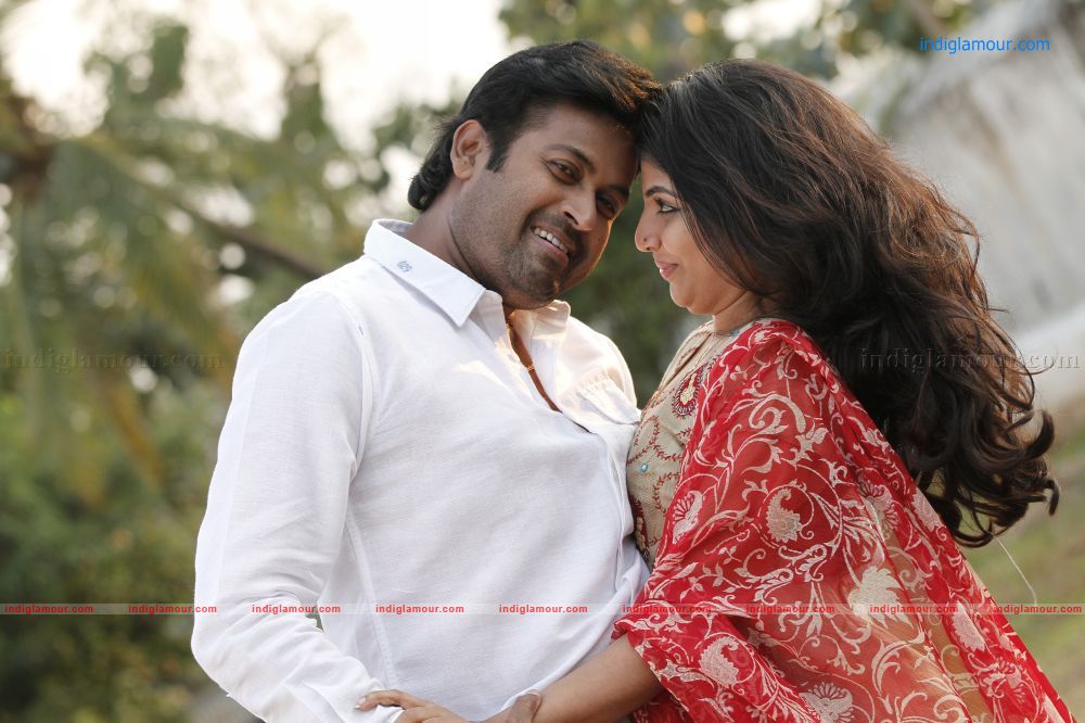 Njanum Ente Familyum Movie hd photo