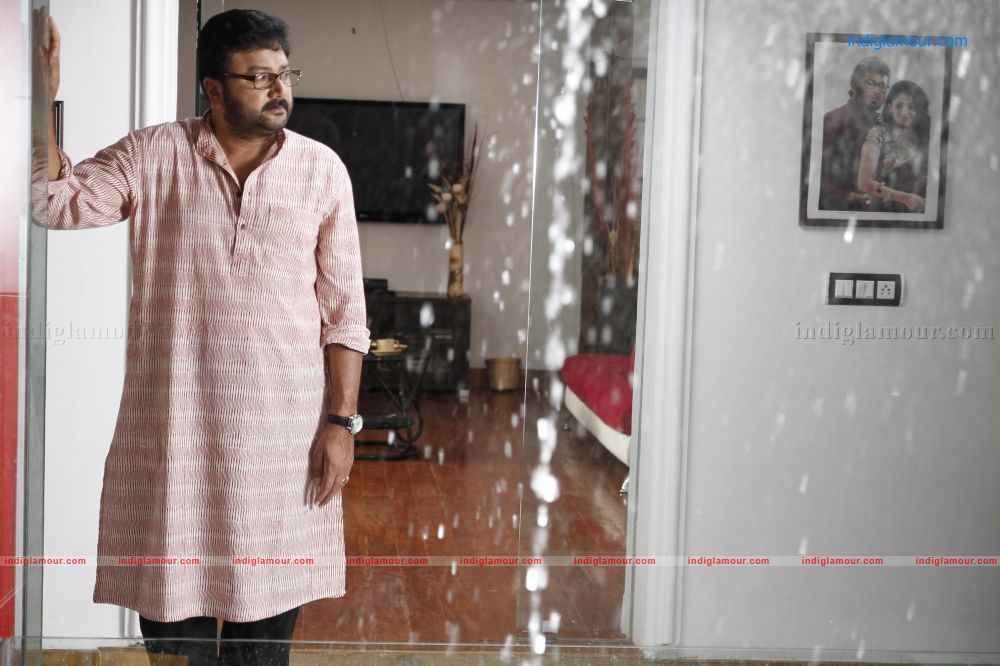 Njanum Ente Familyum Movie hd photo