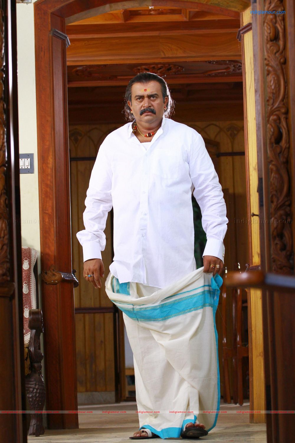 Ezham Suryan Movie hd photo