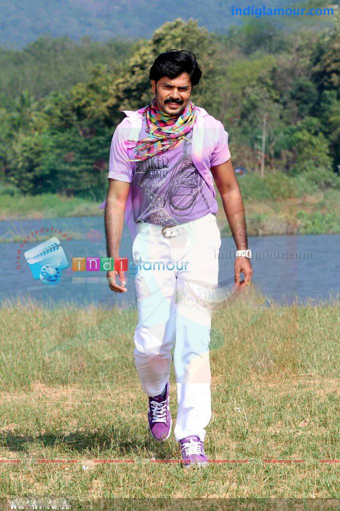 Vargavikattu Town To Village Movie hd photo