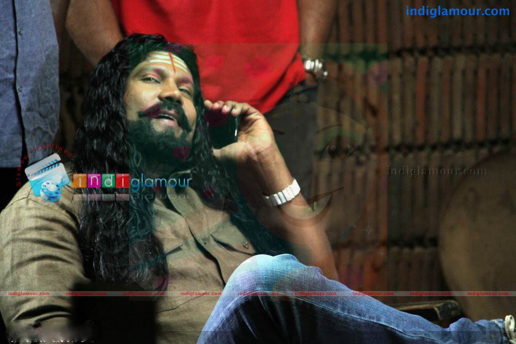 Vargavikattu Town To Village Movie hd photo
