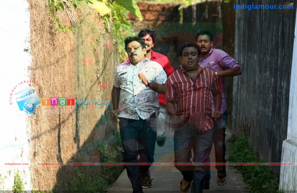 Vargavikattu Town To Village Movie hd photo