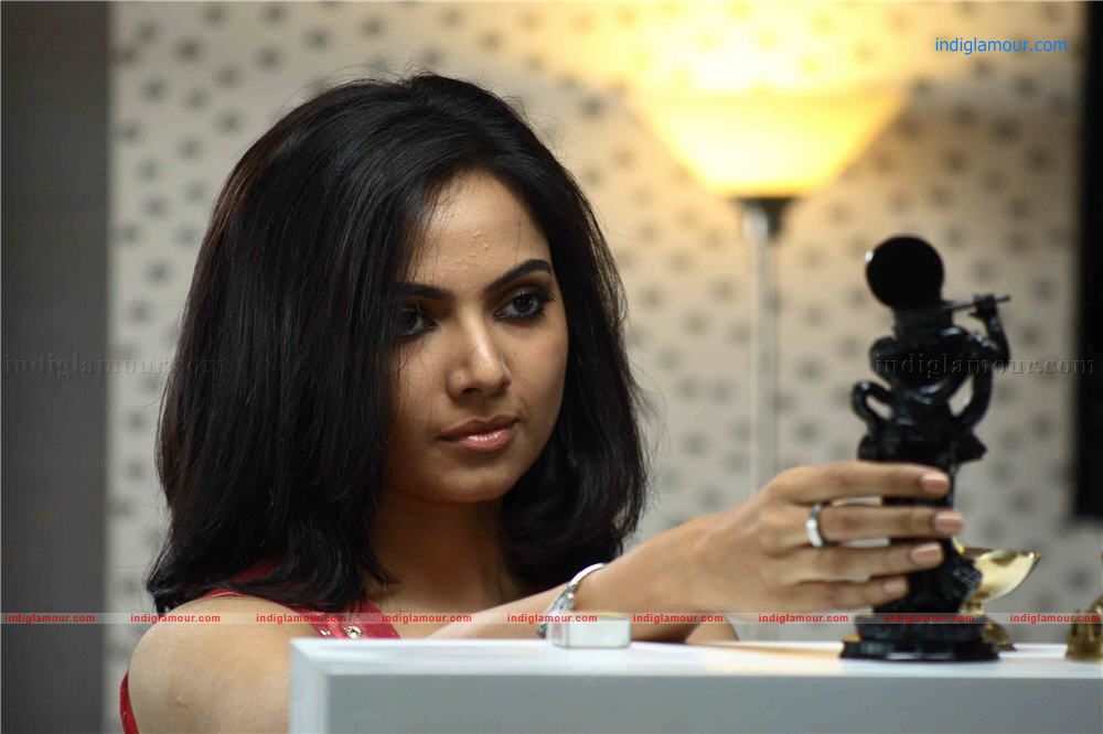 Diamond Necklace Movie hd photo