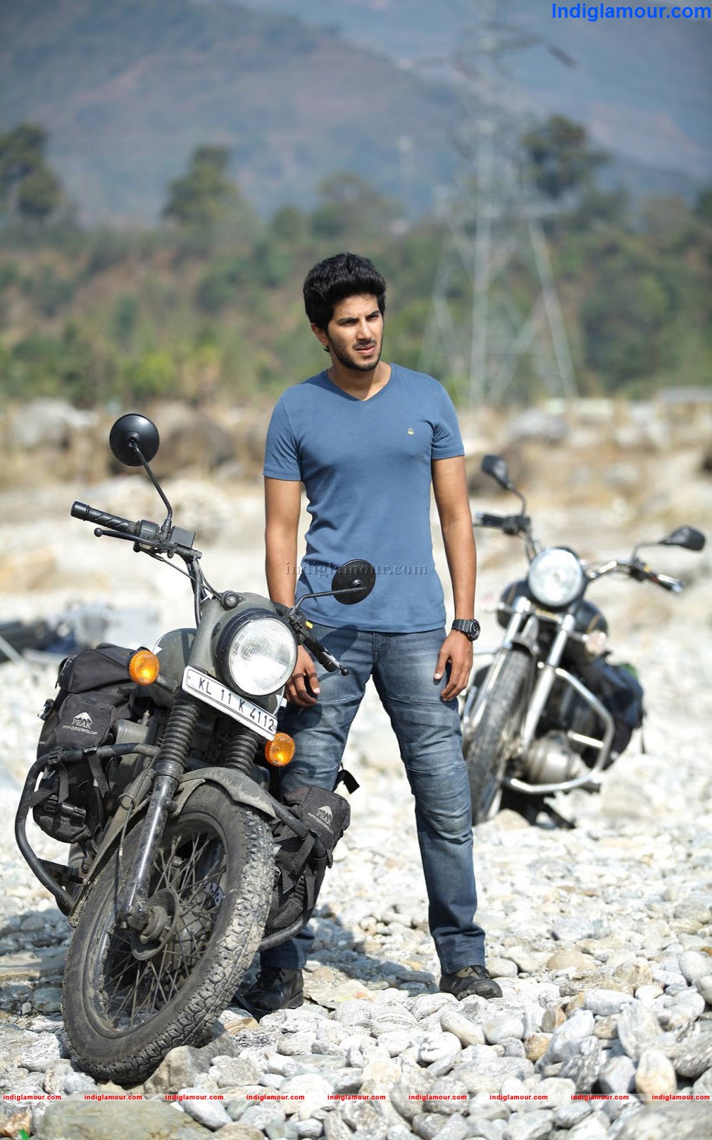 Neelakasham Pacha Kadal Chuvanna Bhoomi Movie hd photo