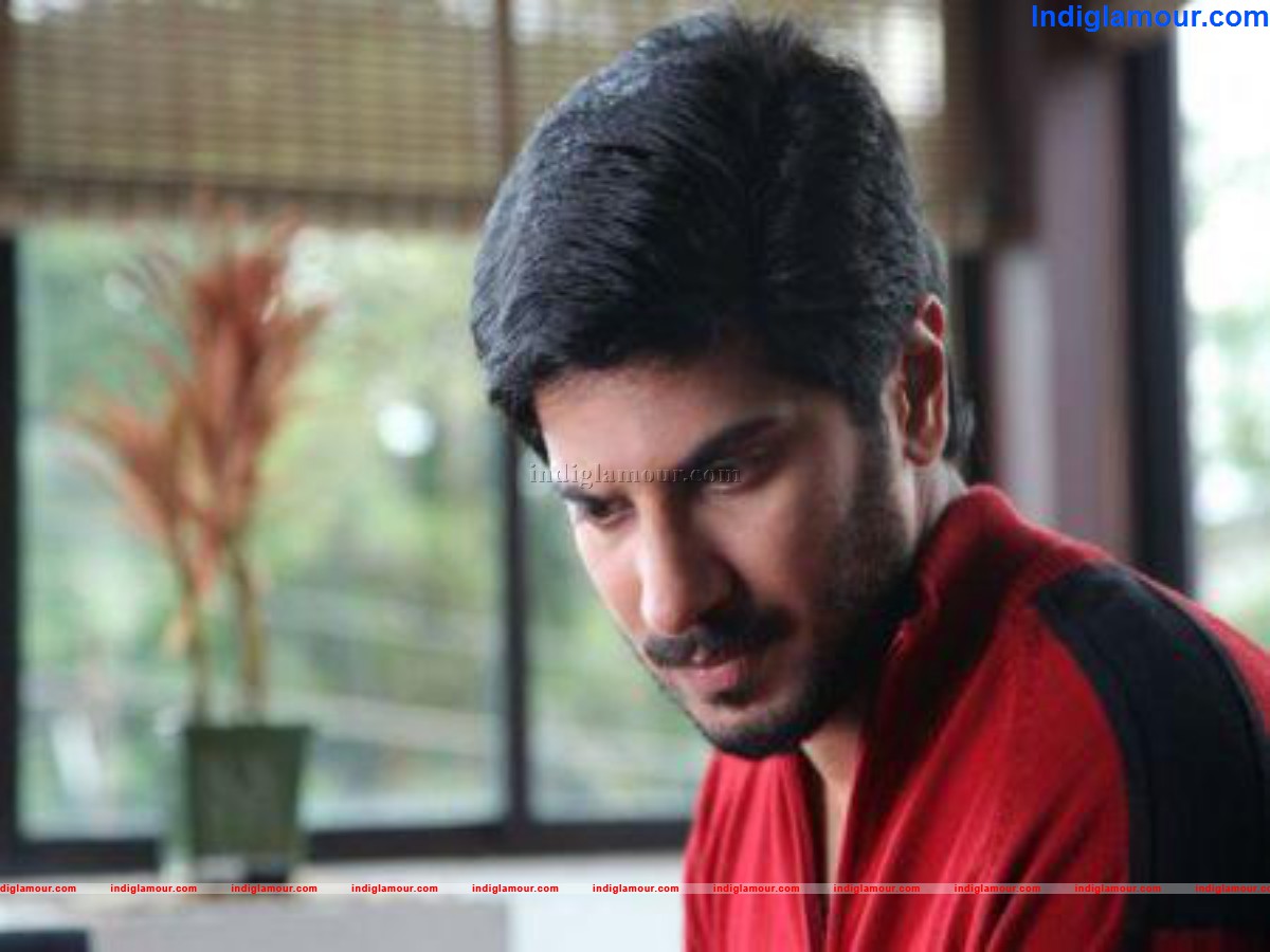 Neelakasham Pacha Kadal Chuvanna Bhoomi Movie hd photo