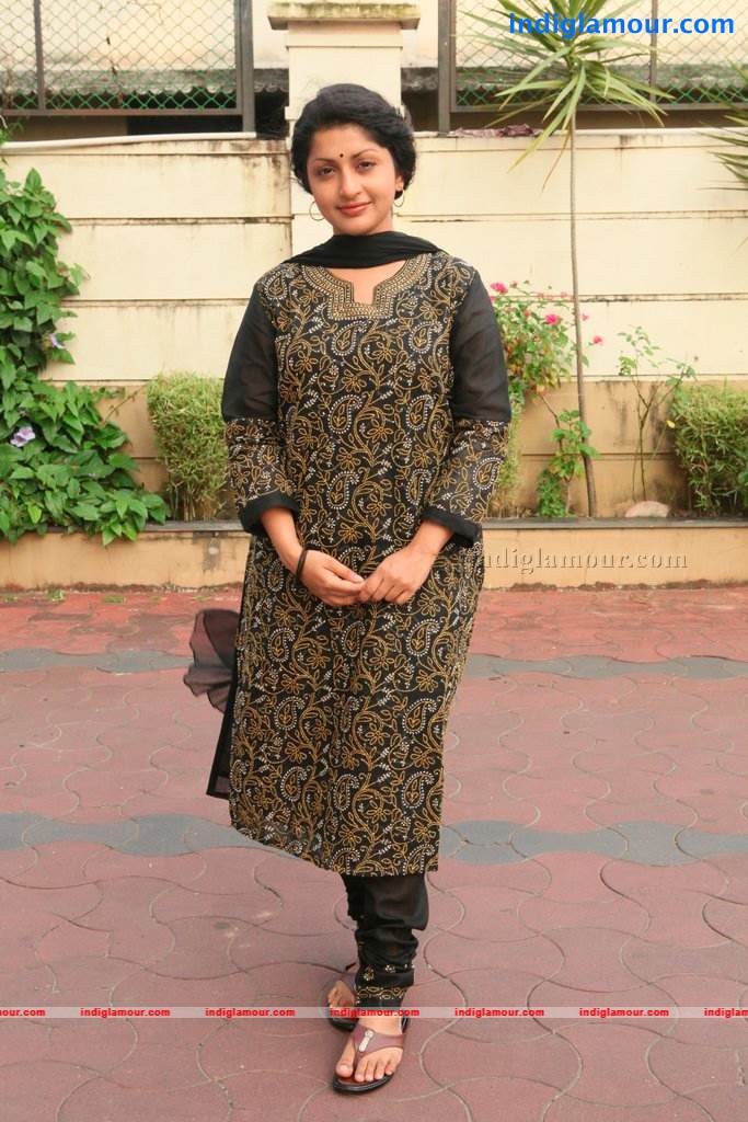 Ms Lekha Tharoor Kannunath Movie hd photo