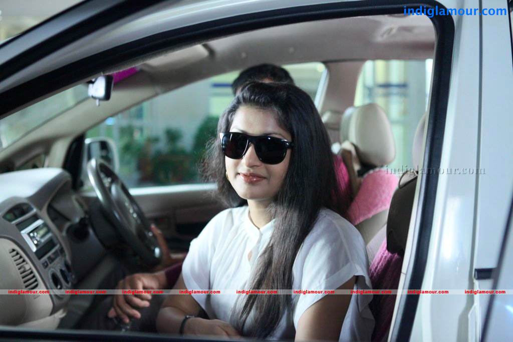 Ms Lekha Tharoor Kannunath Movie hd photo