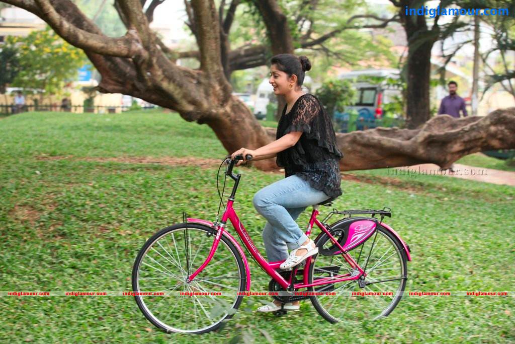 Ms Lekha Tharoor Kannunath Movie hd photo