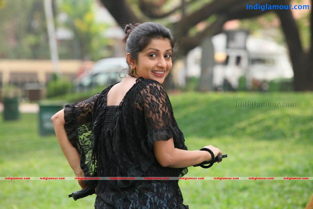 Ms Lekha Tharoor Kannunath Movie hd photo