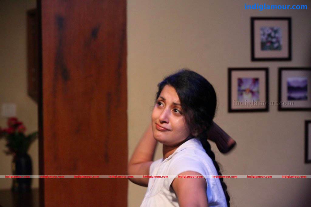 Ms Lekha Tharoor Kannunath Movie hd photo