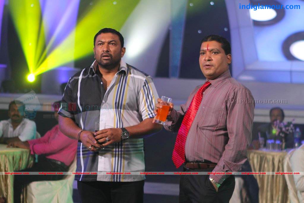 Kammath And Kammath Movie hd photo