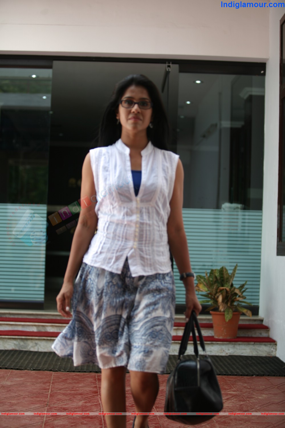 Otta Oruthiyum Sheriyalla Movie hd photo