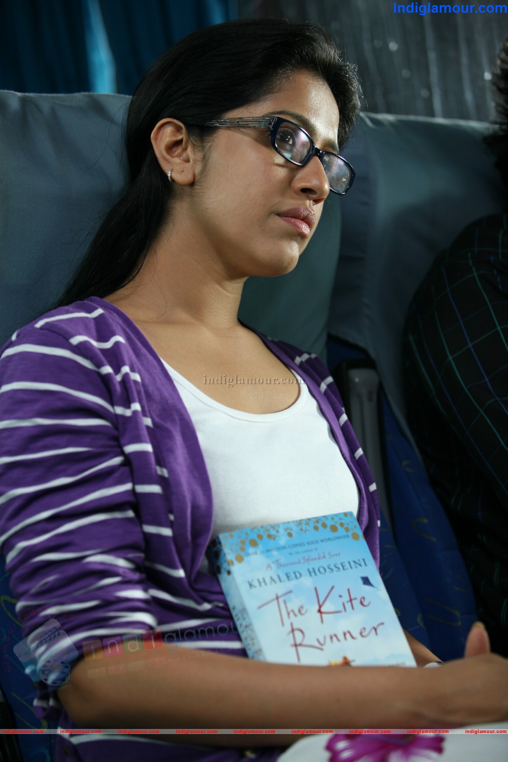 Otta Oruthiyum Sheriyalla Movie hd photo