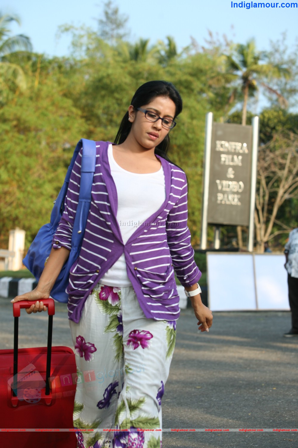 Otta Oruthiyum Sheriyalla Movie hd photo