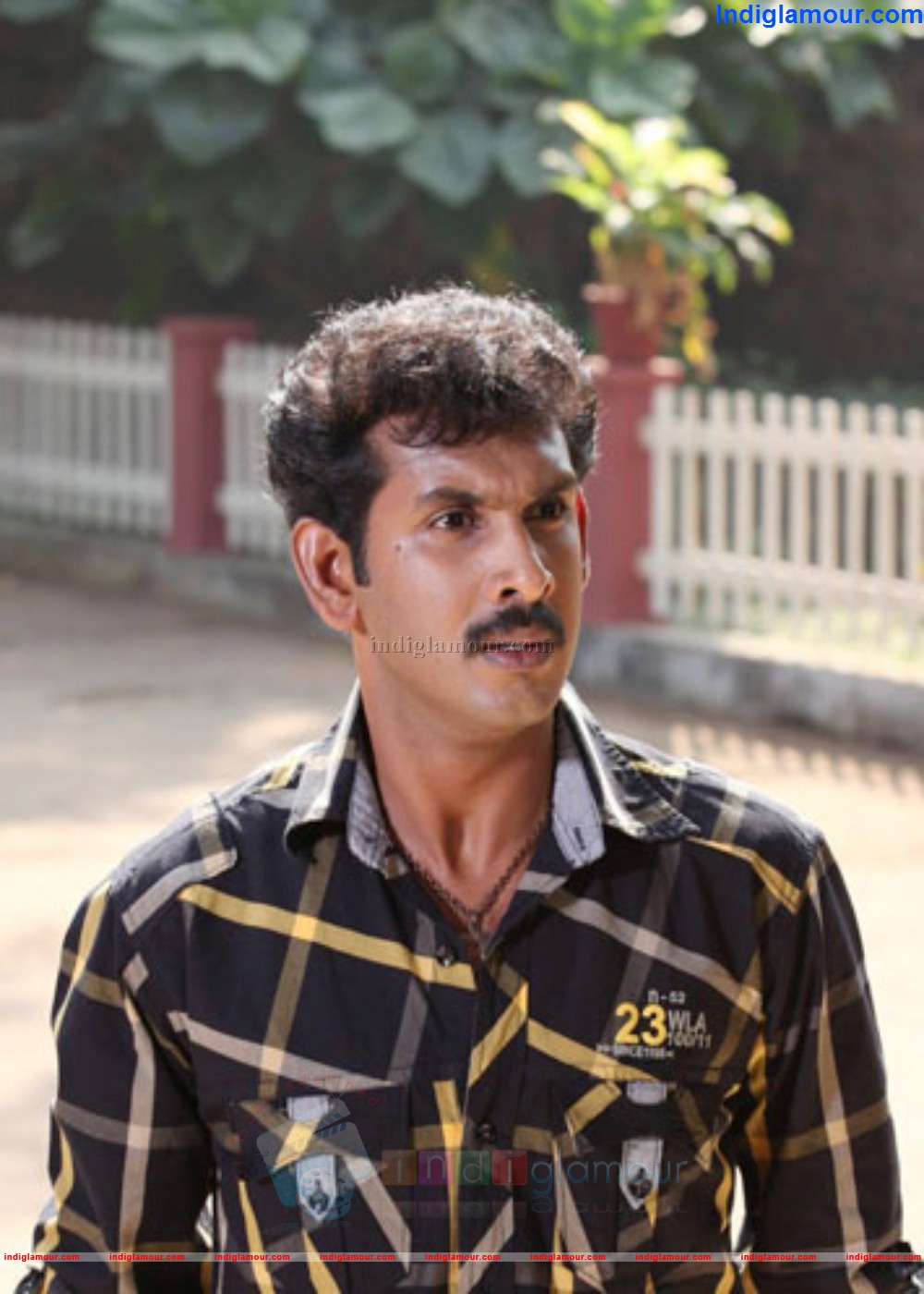 Aan Piranna Veedu Movie hd photo