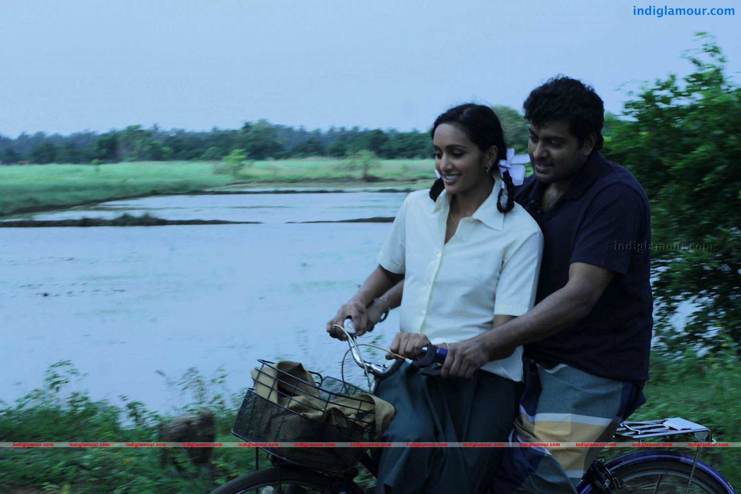 Ems Sum Penkuttyum Movie hd photo