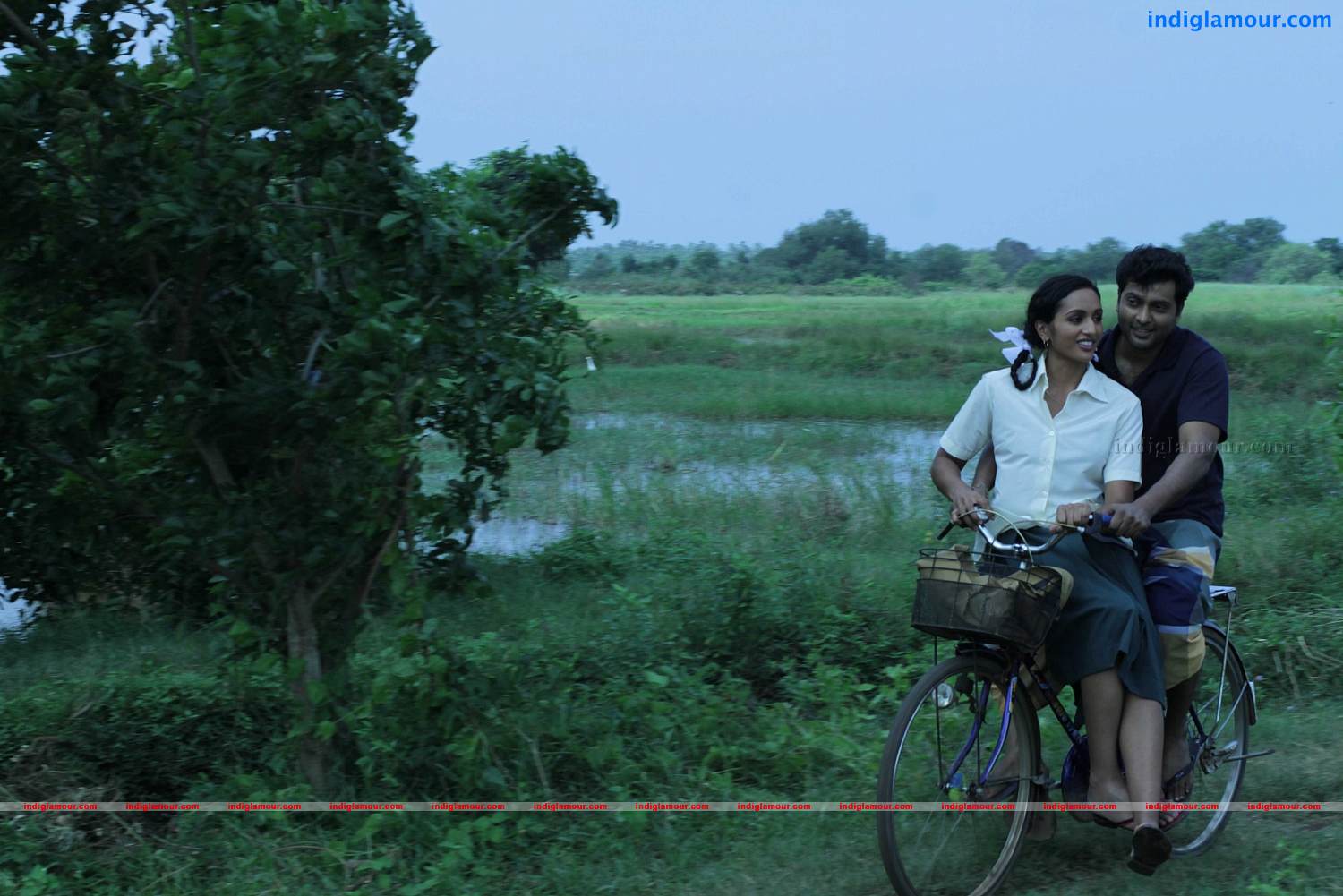 Ems Sum Penkuttyum Movie hd photo