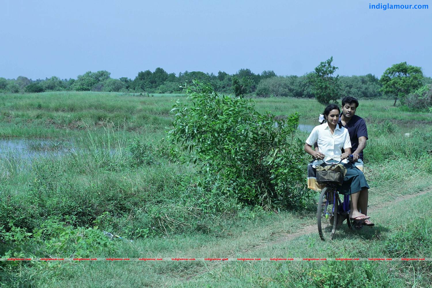 Ems Sum Penkuttyum Movie hd photo
